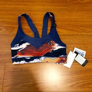 NWT ✨ Marble print sport bra